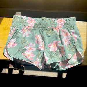 Fornia floral shorts, size medium! Never worn, NWOT